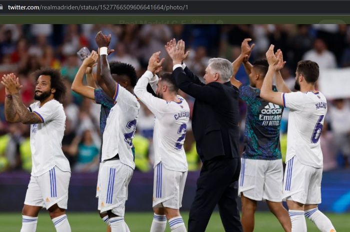 Pelatih dan para pemain Real Madrid mengucapkan terima kasih kepada seluruh fan di Santiago Bernabeu seusai laga melawan Real Betis di pekan ke-38 Liga Spanyol 2021-2022