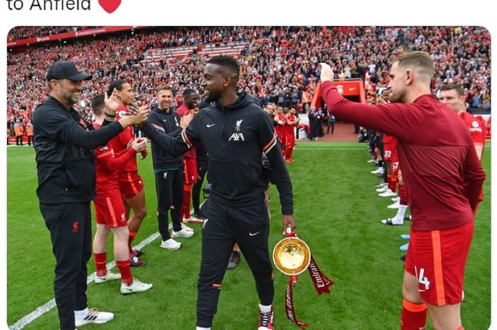 Momen perpisahan Divock Origi bersama Liverpool di Anfield, Minggu (22/5/2022).