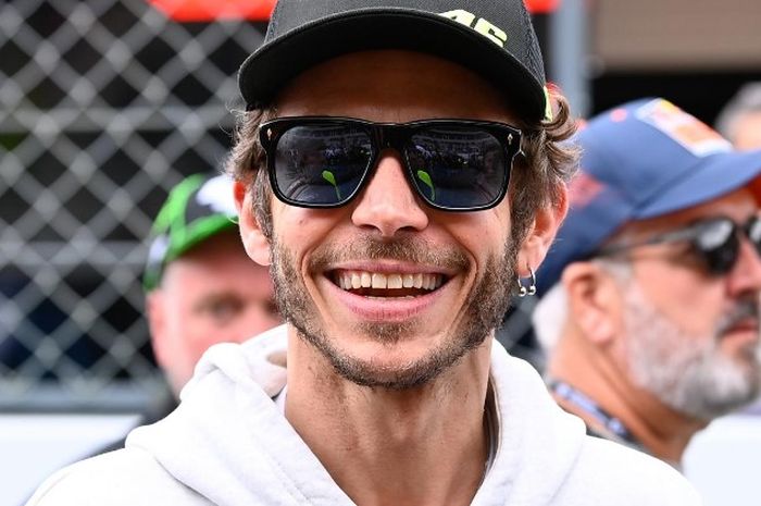 Legenda MotoGP, Valentino Rossi, ketika hadir pada MotoGP Portugal 2022 yang berlangsung di Sirkuit Algarve, Portimao, 22-24 April 2022.