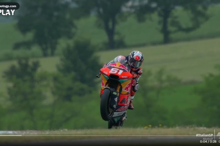 Pedro Acosta di sesi kualifikasi Moto2 Italia 2022.