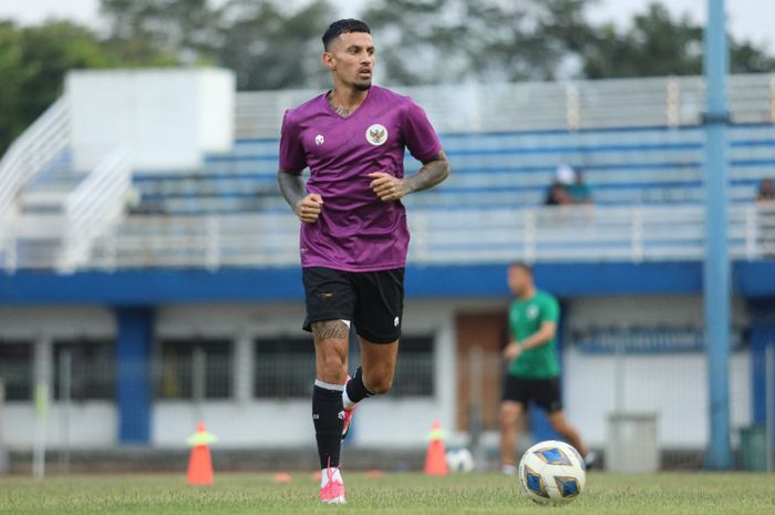 Gelandang timnas Indonesia, Stefano Lilipaly, saat menjalani pemusatan latihan dengan skuad Garuda.