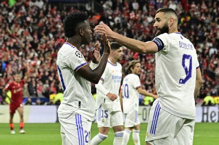 Kombinasi Vinicius Jr dan Karim Benzema di lini depan Real Madrid layak ditakuti Liverpool saat kedua tim bertemu di Liga Champions (21/2/2023).