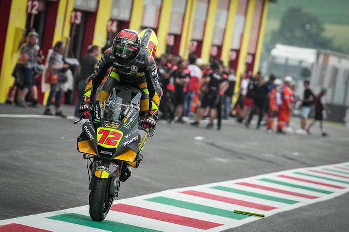 Aksi pembalap Mooney VR46, Marco Bezzecchi pada MotoGP Italia 2022 di Sirkuit Mugello.