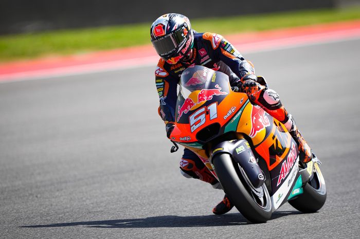 Pembalap Red Bull KTM Ajo, Pedro Acosta, memenangkan balapan Moto2 Italia 2022 yang berlangsung di Sirkuit Mugello, Minggu (29/5/2022).