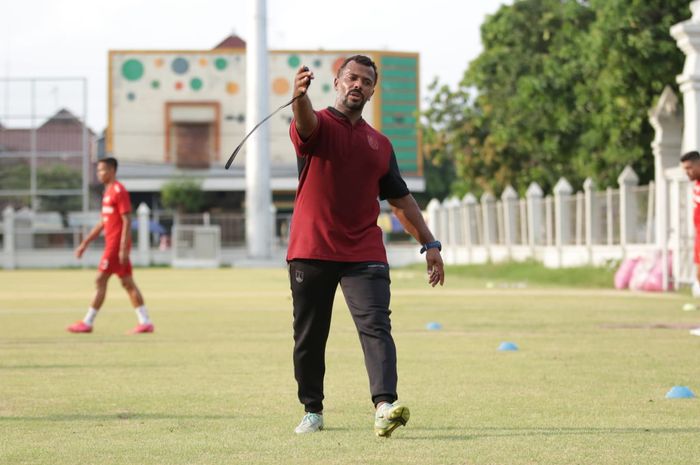 Asisten pelatih baru Persis Solo asal Brasil, Felipe Chaves de Farias di Stadion Sriwedari, Senin (30/5/2022).