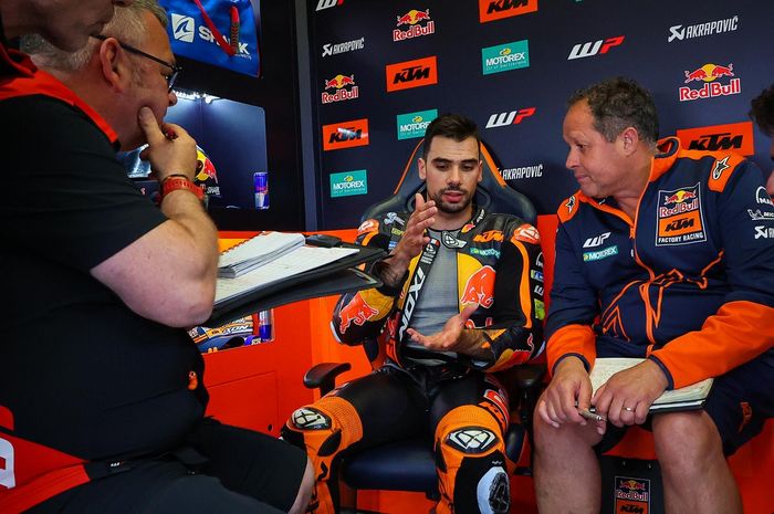 Pembalap Red Bull KTM Factory, Miguel Oliveira saat jalani tes di Sirkuit Jerez