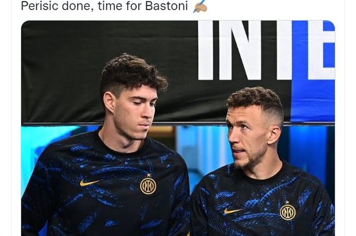 Alessandro Bastoni (kiri) bersama Ivan Perisic saat masih bersama di Inter Milan.