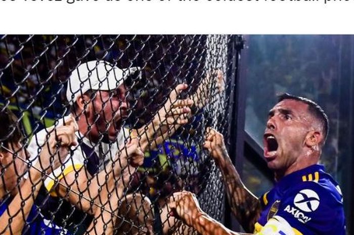 Ekspresi striker Boca Juniors, Carlos Tevez, saat melakukan selebrasi.