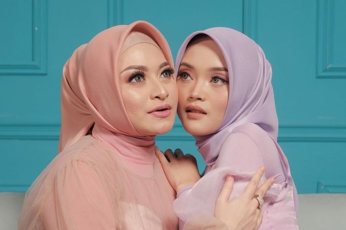 Nathalie Holscher dan Putri Delina