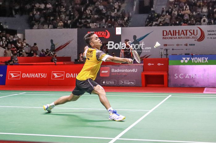 Atlet bulu tangkis tunggal putra Indonesia, Anthony Sinisuka Ginting (Anthony Ginting), sedang bertanding di Istora Senayan, Jakarta pada 8 Juni 2022.