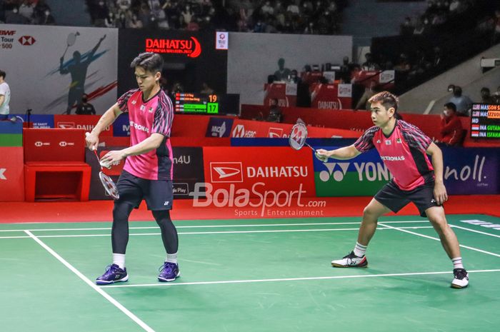 Pasangan ganda putra Malaysia, Nur Izzudin dan Goh Sze Fei, saat sedang bertanding di Istora Senayan, Jakarta, 9 Juni 2022.