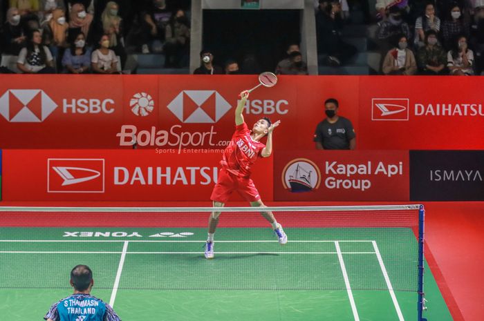 Atlet bulu tangkis tunggal putra Indonesia, Anthony Sinisuka Ginting (Anthony Ginting), sedang bertanding di Istora Senayan, Jakarta pada 9 Juni 2022.