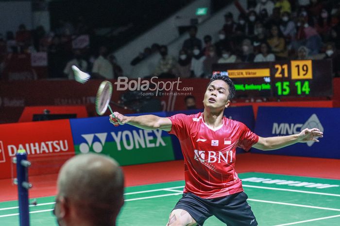 Atlet bulutangkis tunggal putra Indonesia, Anthony Sinisuka Ginting (Anthony Ginting), sedang bertanding di Istora Senayan, Jakarta pada 11 Juni 2022.