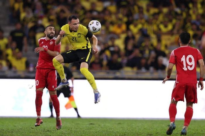 Timnas Malaysia (kuning) vs Bahrain dalam laga kedua Grup E Kualifikasi Piala Asia 2023.