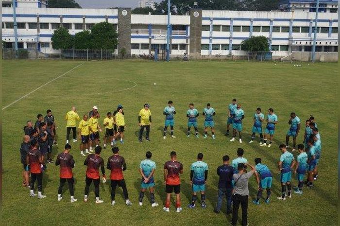 Pemain Persib Bandung di Stadion Sidolig saat latihan resmi menjelang laga melawan Bali United, Sabtu (11/6/2022).  