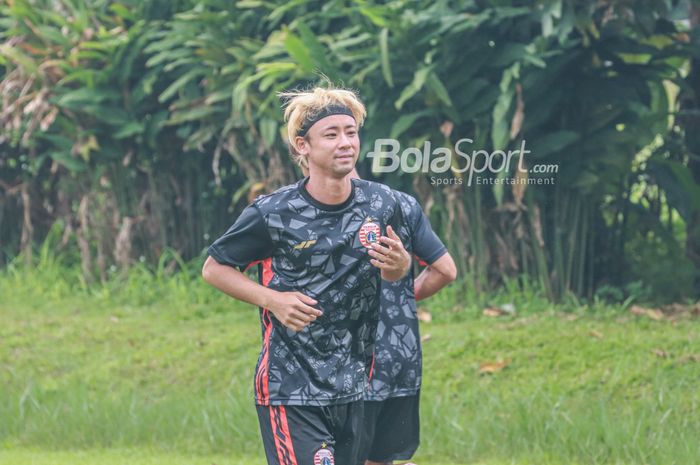 Pemain sayap kanan asal Jepang, Ryohei Miyazaki, nampak ikut menjalani trial bersama Persija Jakarta di Lapangan Nirwana Park, Sawangan, Jawa Barat, 15 Juni 2022.