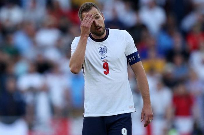 Ekspresi Harry Kane dalam partai timnas Inggris vs Hungaria pada ajang UEFA Nations League di Molineux Stadium, Wolverhampton (14/6/2022).