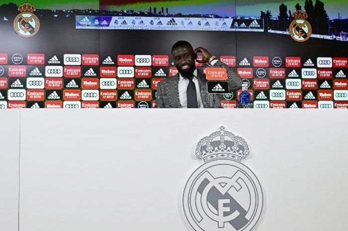 Antonio Ruediger saat diperkenalkan sebagai pemain Real Madrid di Valdebebas (20/6/2022).