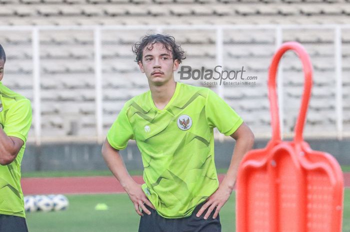 Pemain  keturunan Jim Croque, dalam latihan timnas U-19 Indonesia di Stadion Madya, Senayan, Jakarta Pusat, Selasa (21/6/2022)