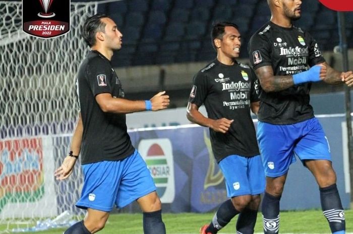 Duel Persib Bandung versus Bhayangkara FC dalam laga terakhir Grup C Piala Presiden 2022 di Stadion Si Jalak Harupat, Soreang, Kabupaten Bandung, Selasa (21/6/2022).