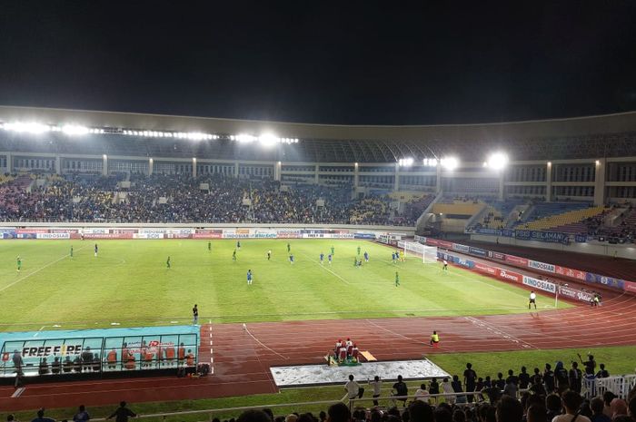 Suasana pertandingan PSIS Semarang Vs PSS Sleman dalam laga grup A Piala Presiden 2022 di Stadion Manahan, Jumat (24/6/2022).