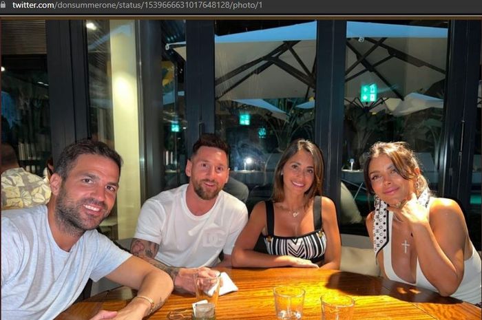 Lionel Messi dan Cesc Fabregas liburan bersam di Ibiza, Spanyol.