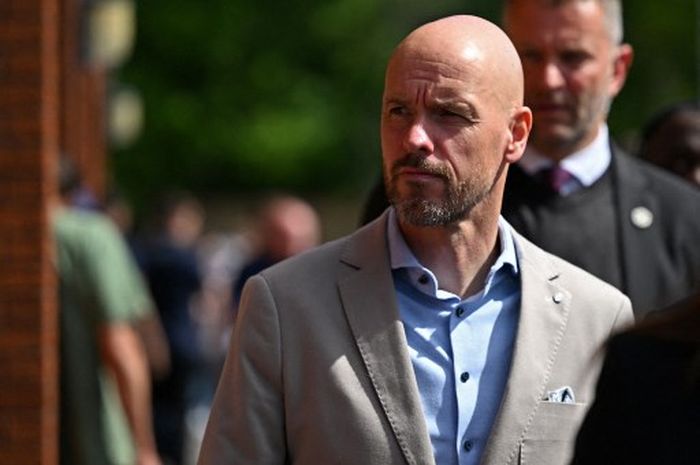 Erik ten Hag saat hadir menonton laga Manchester United melawan Crystal Palace di Selhurst Park, London (22/5/2022).