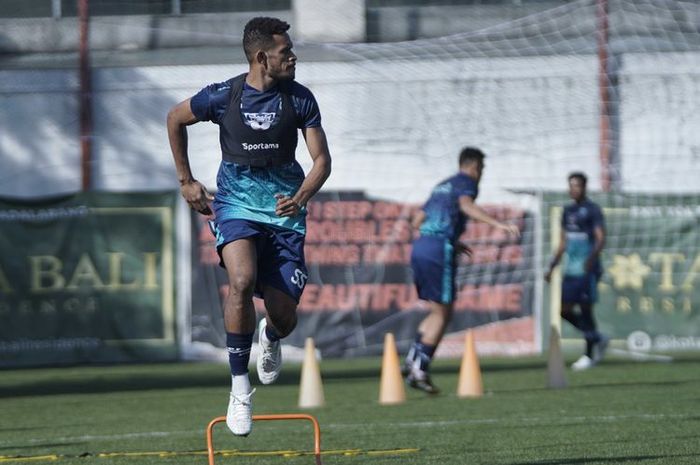 Ricky Kambuaya akhirnya gabung latihan Persib Bandung pada Selasa (28/6/2022).