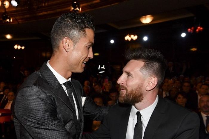 Cristiano Ronaldo (kiri) dan Lionel Messi tergusur posisinya dalam daftar atlet berbayaran tertinggi di dunia oleh pegolf Spanyol, Jon Rahm.