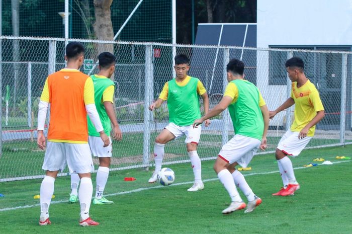 Timnas U-19 Vietnam menjalani sesi latihan menjelang laga perdana Piala AFF U-19 2022.