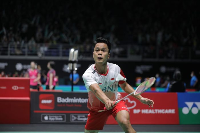 Aksi tunggal putra Indonesia Anthony Sinisuka Ginting pada laga perempat final Malaysia Open 2022, Jumat (1/7/2022)