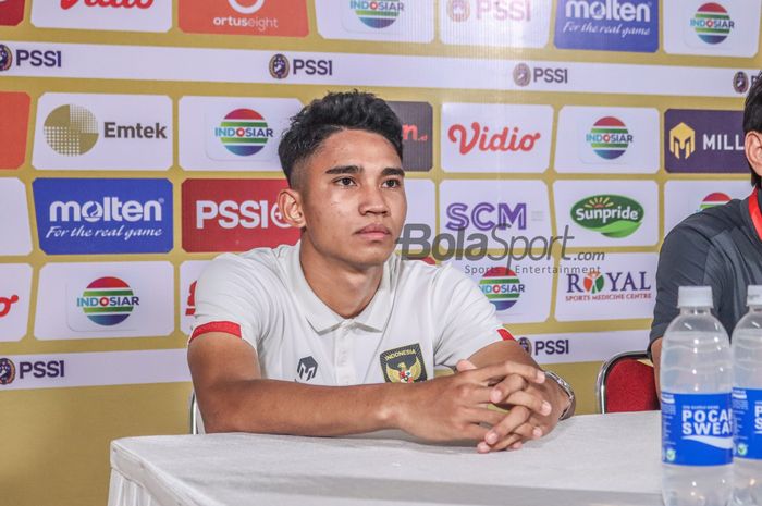 Gelandang timnas U-19 Indonesia, Marselino Ferdinan, nampak hadir dalam sesi jumpa pers pasca bertanding di Stadion Patriot Candrabhaga, Bekasi, Jawa Barat, 2 Juli 2022.