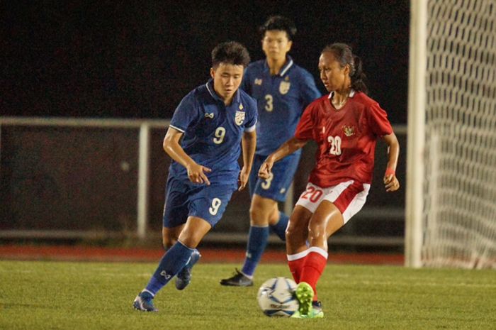 Suasana pertandingan timnas putri Indonesia melawan Thailand di Piala AFF Wanita 2022.