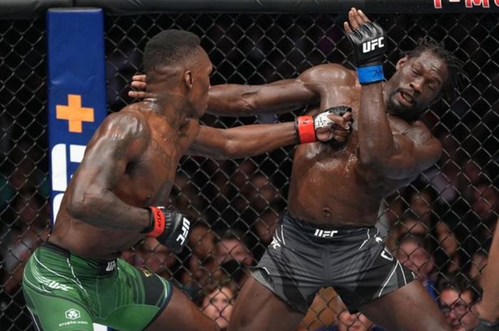 Laga antara Israel Adesanya melawan Jared Cannonier di UFC 276, Minggu (3/7/2022) WIB di Las Vegas.