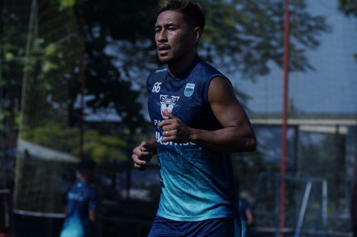 Pemain anyar Persib Bandung, Daisuke Sato, sudah melakukan latihan dengan skuad Persib Bandung dalam sesi latihan yang berlangsung pada Senin (4/7/2022).