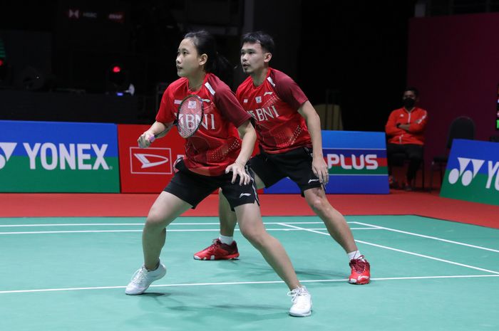 Pasangan ganda campuran Indonesia, Rinov Rivaldy/Pitha Haningtyas Mentari, ketika berlaga pada babak kesatu Malaysia Masters 2022 di Axiata Arena, Kuala Lumpur, Rabu (6/7/2022).