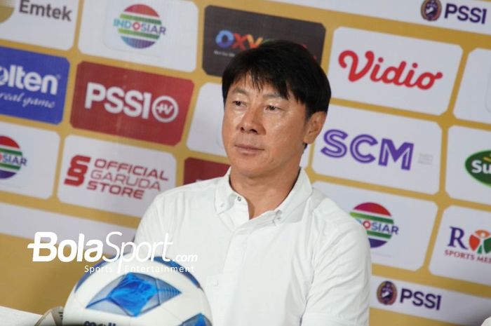 Pelatih timnas U-19 Indonesia, Shin Tae-yong, setelah laga melawan Thailand di Grup A Piala AFF U-19 2022, Rabu (6/7/2022) di Stadion Patriot Candrabhaga, Bekasi.