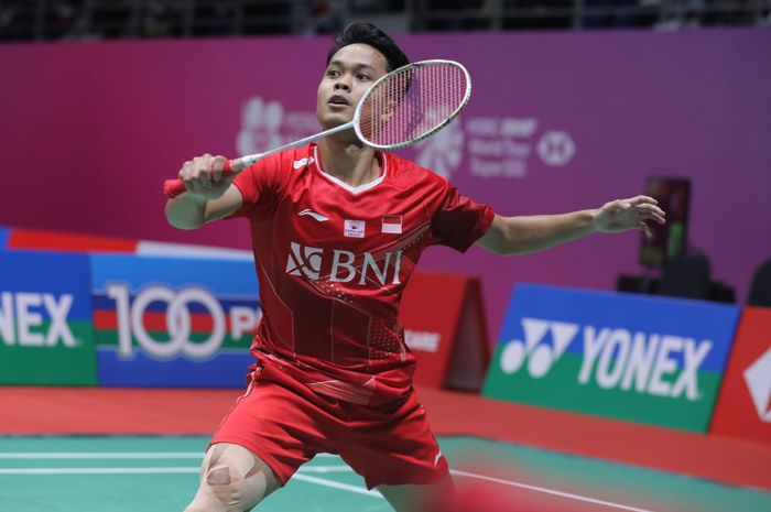 Aksi Anthony Sinisuka Ginting saat melawan Chico Aura Dwi Wardoyo pada babak perempat final Malaysia Masters 2022, Jumat (8/7/2022)