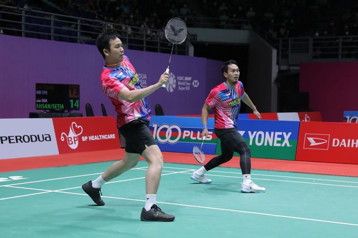 Aksi Mohammad Ahsan/Hendra Setiawan pada babak perempat final Malaysia Masters 2022 di Axiata Arena, Kuala Lumpur, Malaysia, Jumat (8/7/2022)