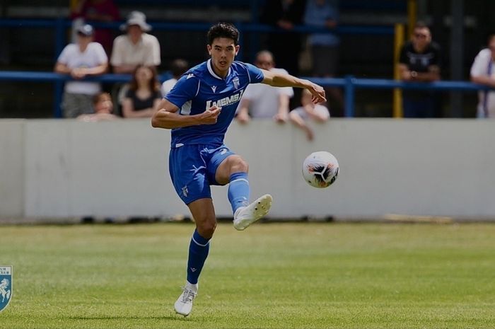 Bek timnas Indonesia Elkan Baggott menjalani debut bersama Gillingham melawan Dover Athletic