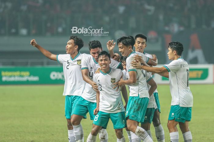 Selebrasi para pemain timnas U-19 Indonesia dalam laga melawan Myanmar di Grup A Piala AFF U-19 2022, Minggu (10/7/2022) di Stadion Patriot Candrabhaga, Bekasi.