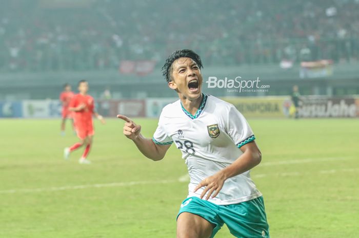 Penyerang timnas U-20 Indonesia, Rabbani Tasnim, merayakan gol yang dicetaknya dalam laga melawan Myanmar di Grup A Piala AFF U-19 2022, Minggu (10/7/2022) di Stadion Patriot Candrabhaga, Bekasi.