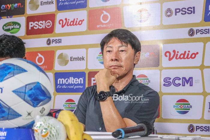 Pelatih timnas U-19 Indonesia, Shin Tae-yong dalam konferensi pers pasca-pertandingan melawan Myanmar, Minggu (10/7/2022)