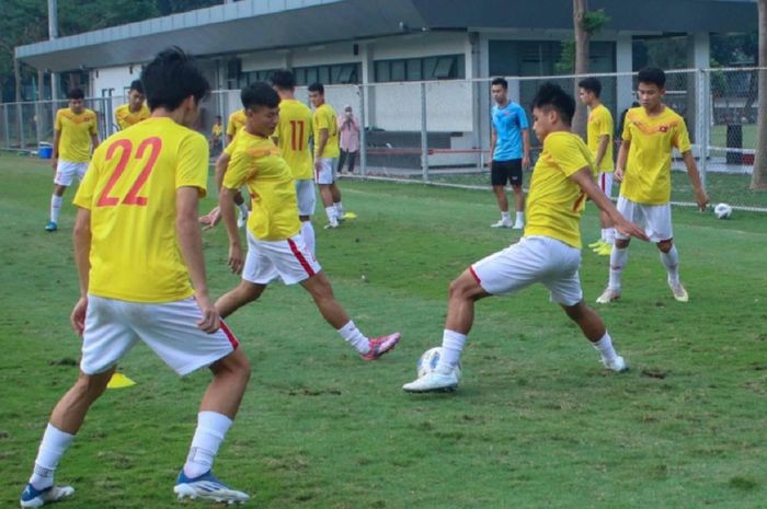 Timnas U-19 Vietnam sedang berlatih untuk persiapan semifinal Piala AFF U-19 2022.