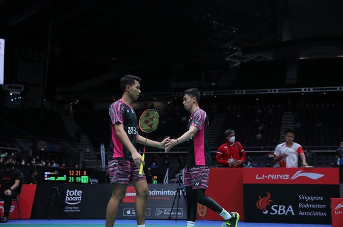 Pasangan ganda putra Indonesia, Fajar Alfian/Muhammad Rian Ardianto, pada babak kedua Singapore Open 2022 di Singapore Indoor Stadium, Kamis (14/7/2022).