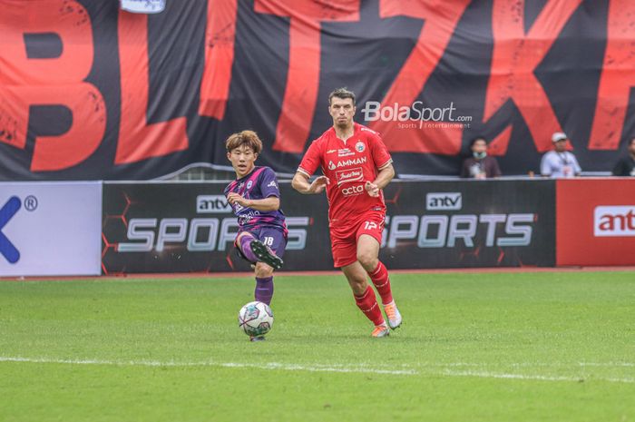 Pemain Persija Jakarta, Ondrej Kudela dalam laga uji coba melawan RANS Nusantara FC di Stadion Wibawa Mukti, Cikarang, Sabtu (16/7/2022).