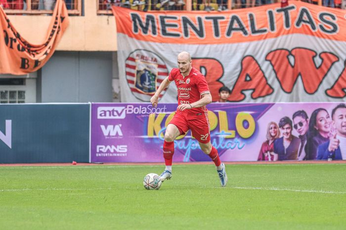 Striker Persija Jakarta Michael Krmencik dalam laga uji coba melawan RANS Nusantara FC di Stadion Wibawa Mukti, Cikarang, Sabtu (16/7/2022), gagal bersinar di pekan pertama Liga 1.