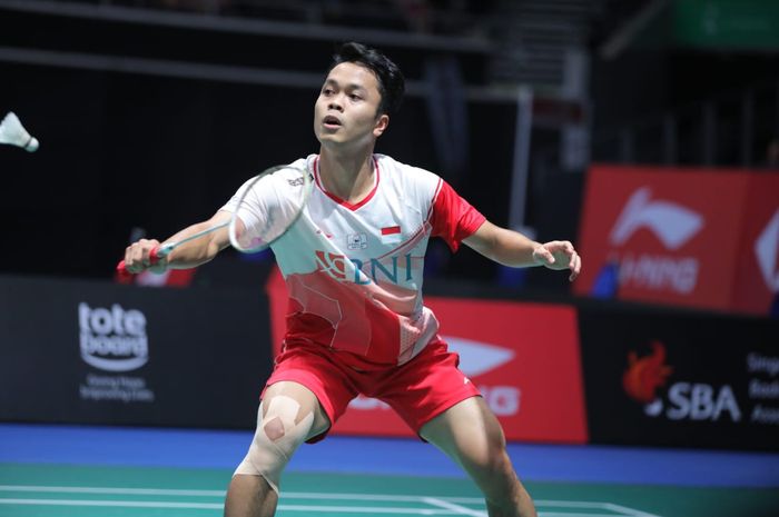 Aksi tunggal putra Indonesia, Anthony Sinisuka Ginting pada babak semifinal Singapore Open 2022, Sabtu (16/7/2022)