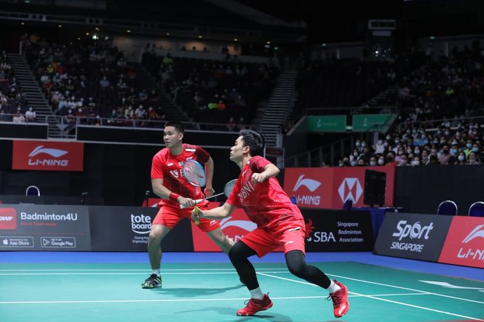 Ganda putra Indonesia, Leo Rolly Carnando/Daniel Marthin saat turun pada semifinal Singapore Open 2022, Sabtu (16/7/2022)