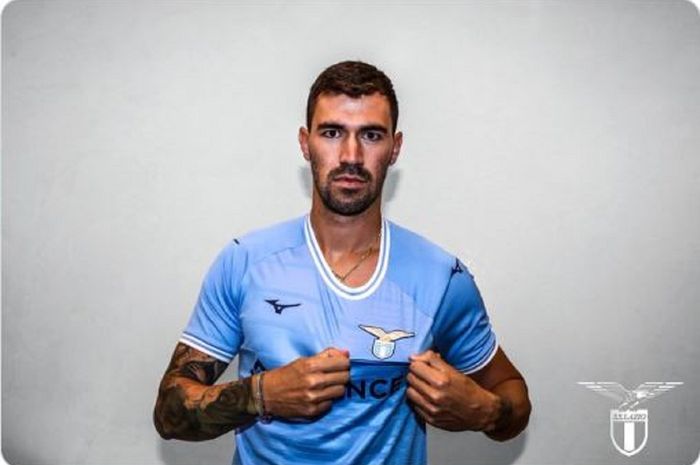 Alessio Romagnoli resmi bergabung dengan Lazio dengan kontrak berdurasi lima musim hingga 2027.